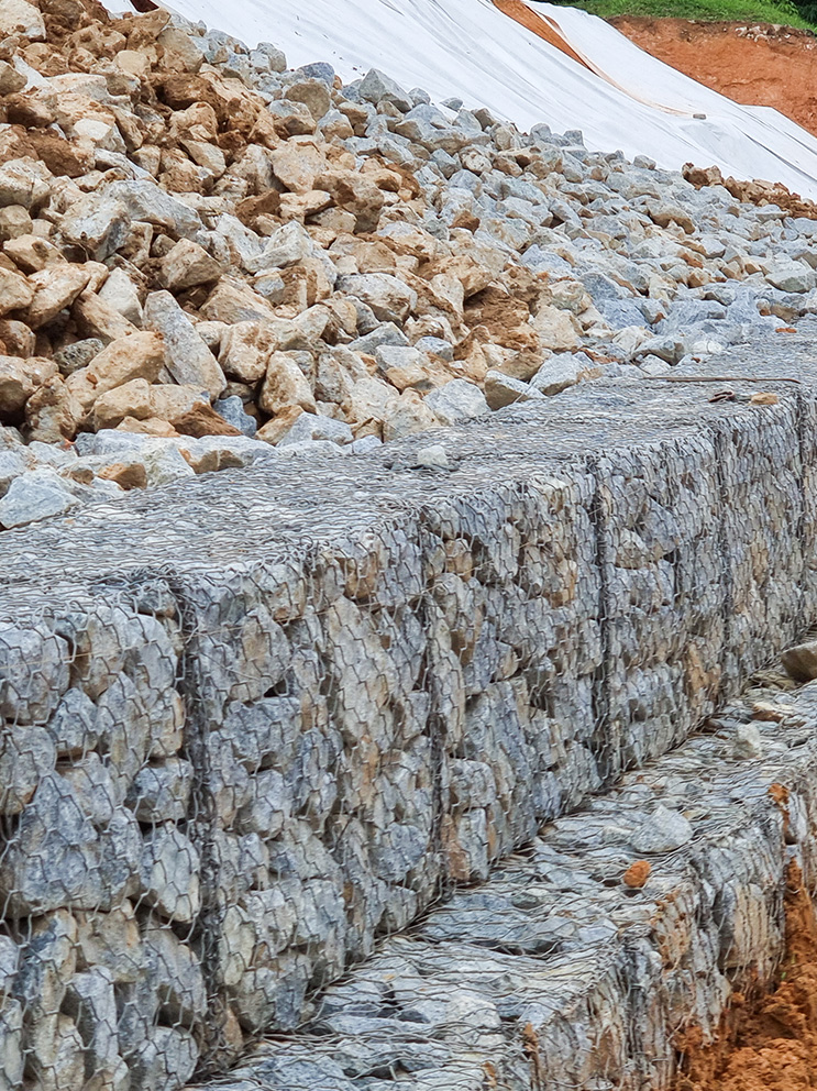 Retaining wall installs in Barrie, Simcoe County